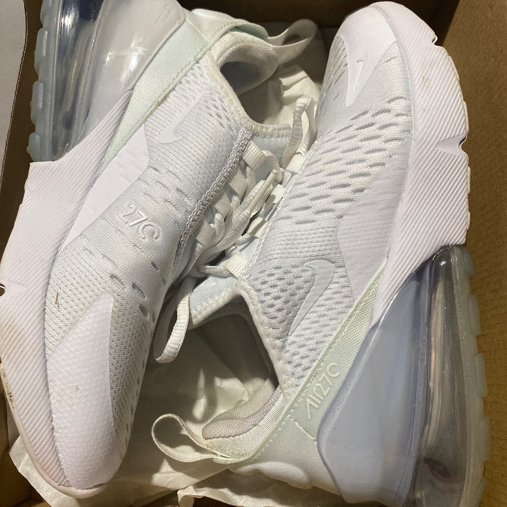 White Airmax 270